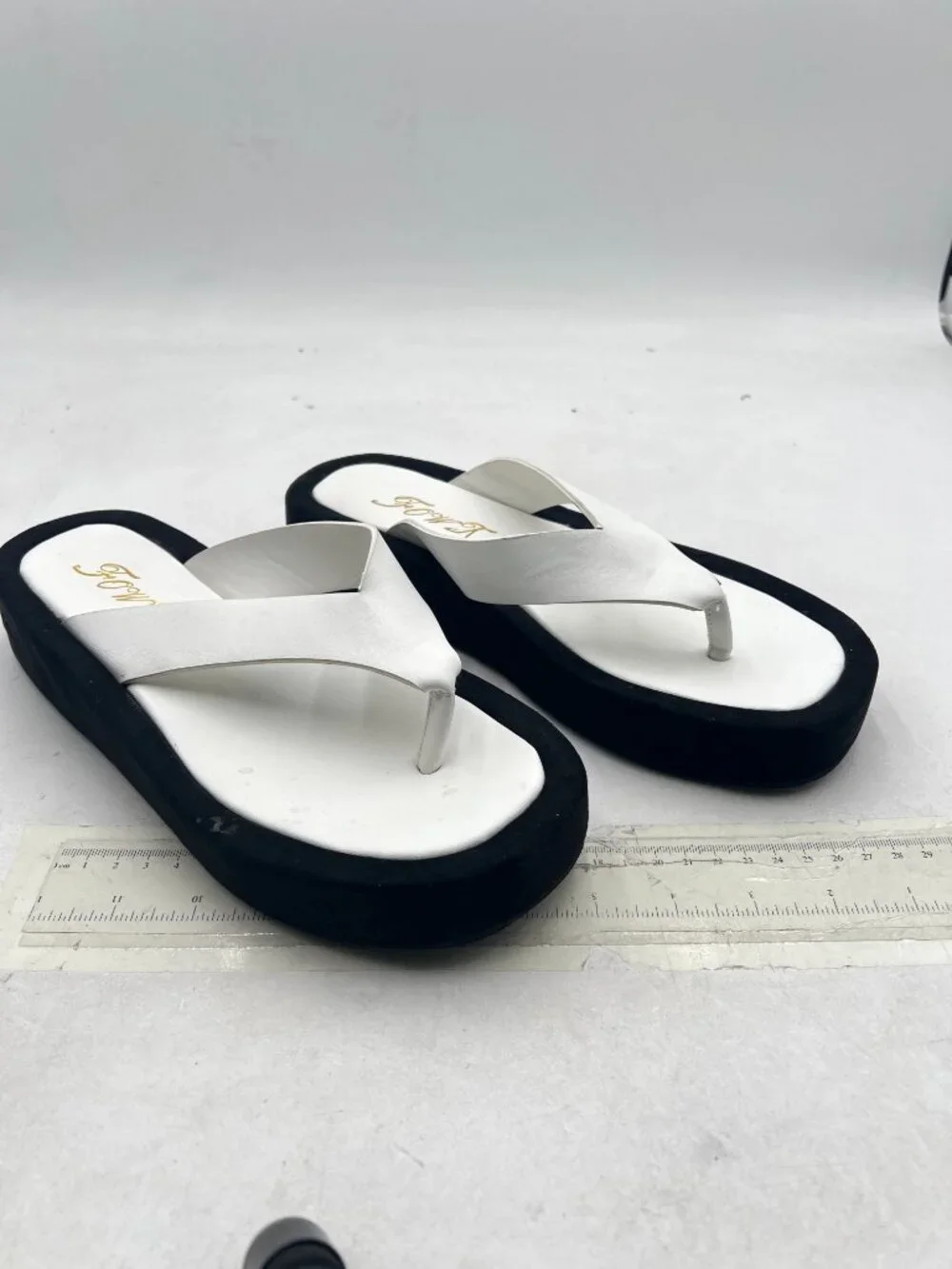 Fowt white round